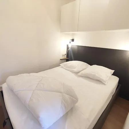 Apartment Le Cerf Charmant, T2, Luchon, Wifi, Balcon, Ascenseur, 4 Personnes *